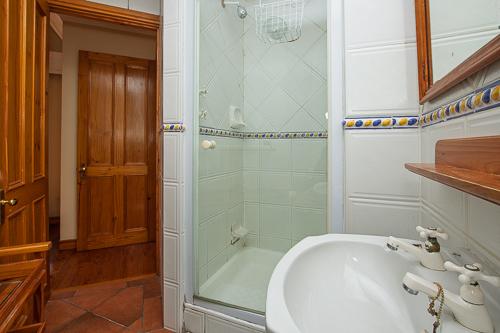 6 Bedroom Property for Sale in Fish Hoek Western Cape